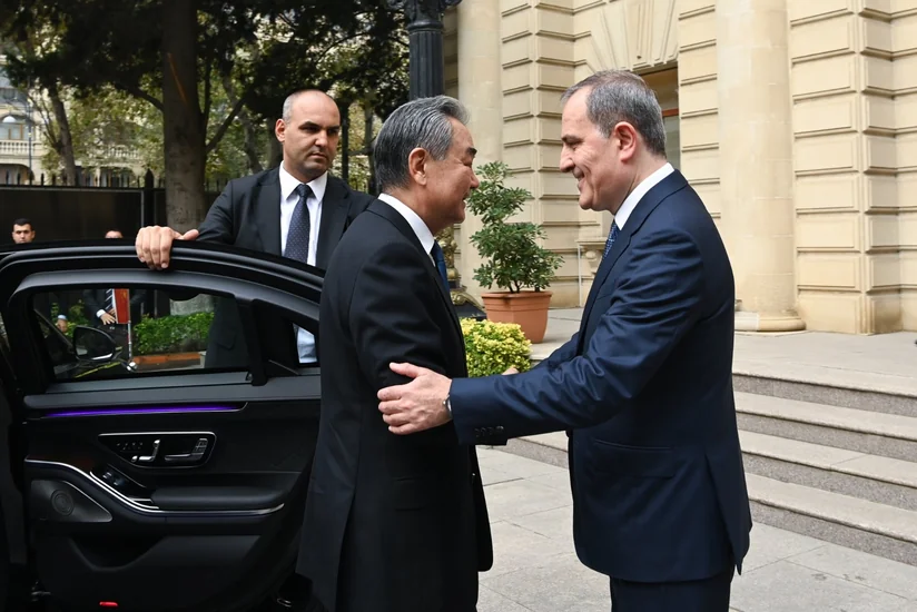 Ceyhun Bayramov çinli həmkarı ilə regional təhlükəsizliyi müzakirə edib – yenilənib