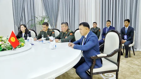 Zakir Hasanov mulls military co-op with Kyrgyz counterpart