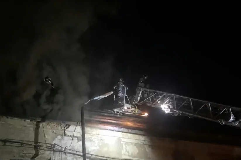 На территории конденсаторного завода в Казахстане произошел пожар