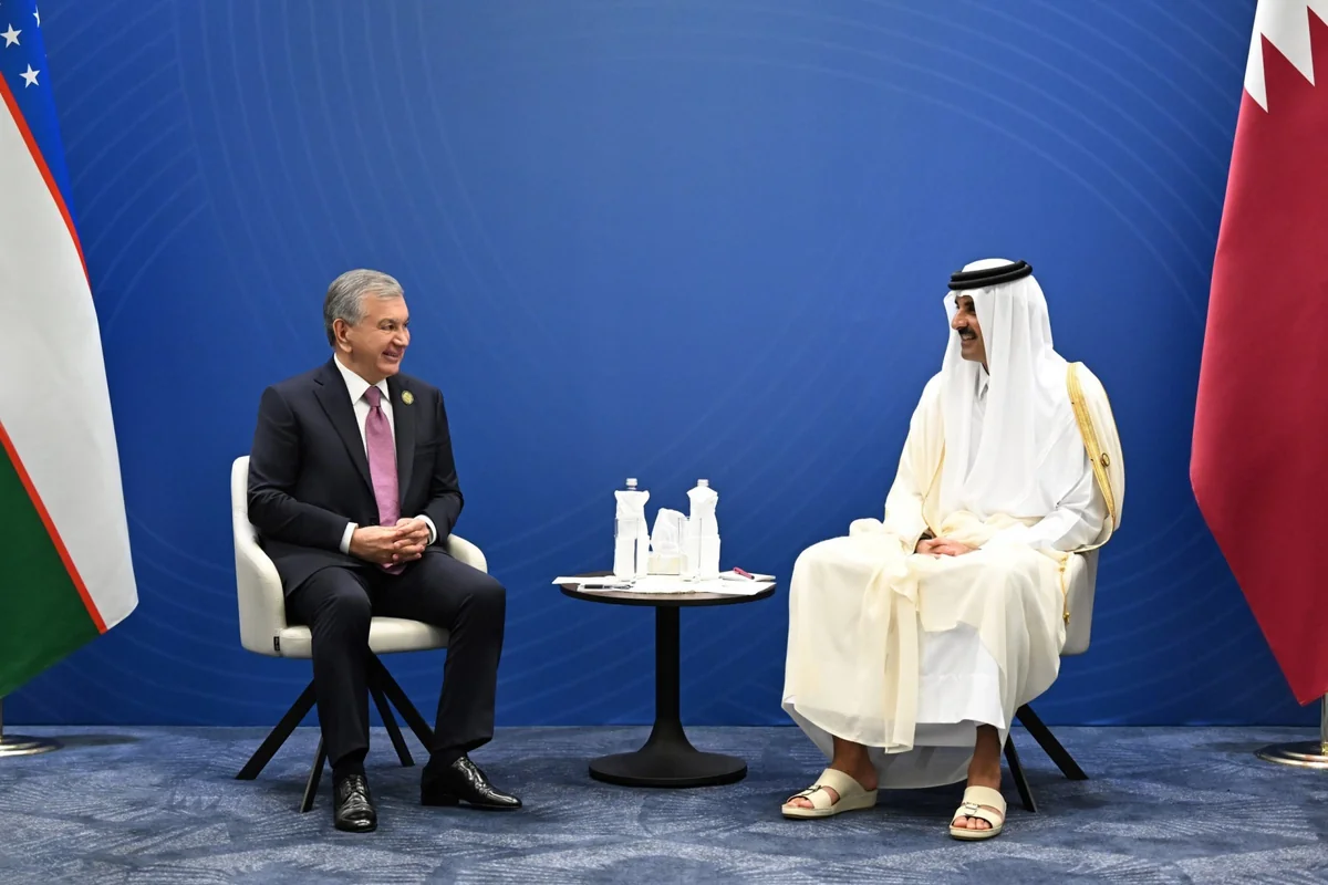 Mirziyoyev, Al Thani mull issues of bilateral co-op in Baku