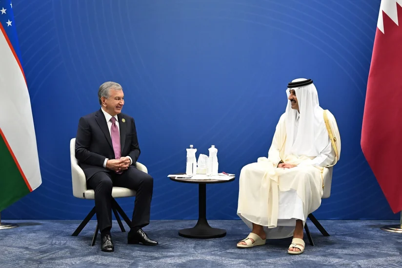 Mirziyoyev, Al Thani mull issues of bilateral co-op in Baku
