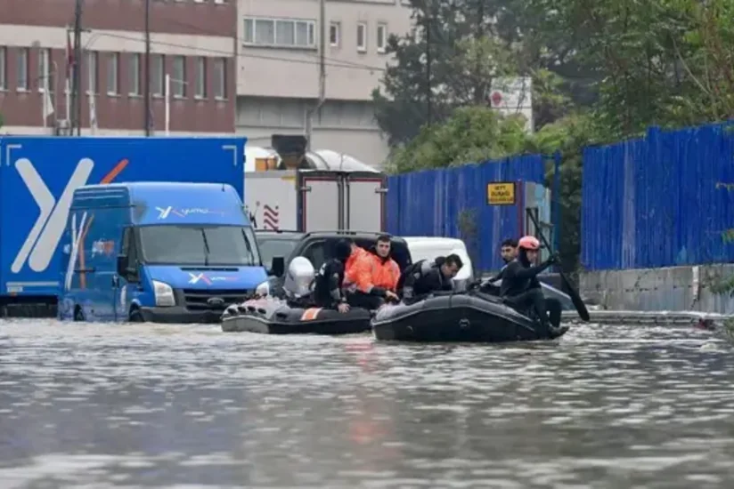 İstanbulda sel nəticəsində köməksiz qalan 3055 nəfər xilas edilib