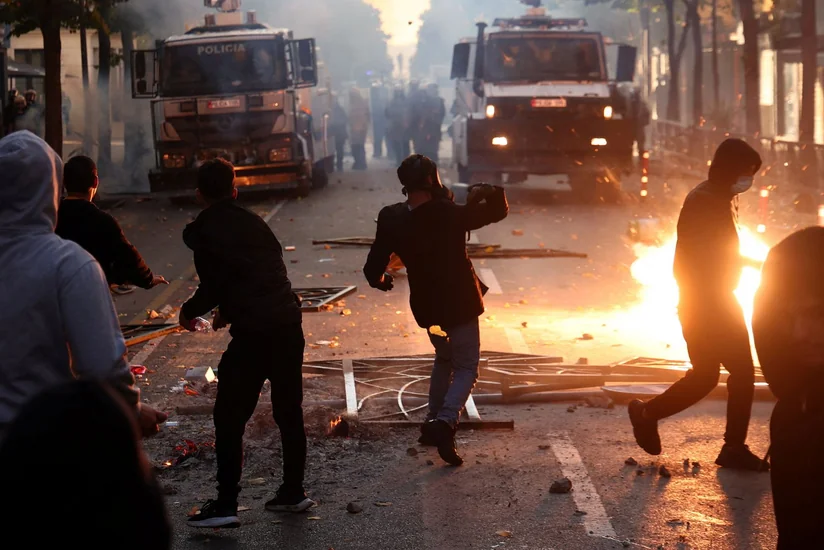 Albaniyada etirazçılar İqtisadiyyat Nazirliyinin binasına giriblər