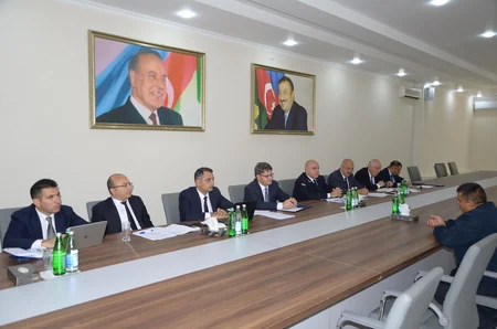 Ekologiya və təbii sərvətlər naziri Yevlaxda vətəndaşları qəbul edib