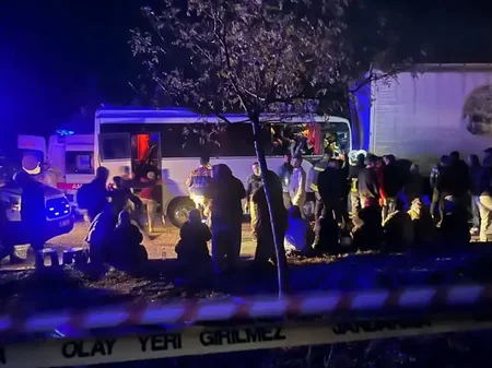 Türkiyədə yol qəzası nəticəsində 17 nəfər xəsarət alıb