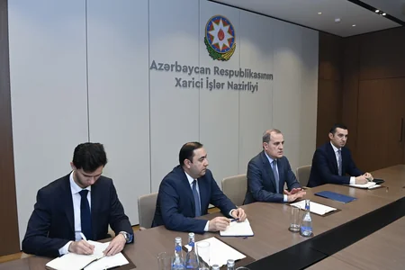 Ceyhun Bayramov AQEM-in Baş katibi ilə təşkilatın VII Sammitinin nəticələrini müzakirə edib