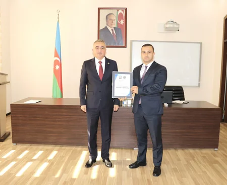 Anar Bağırov yeni hakim təyin olunmuş 8 vəkili təltif edib