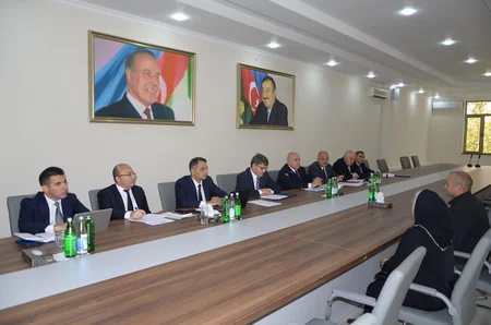 Ekologiya və təbii sərvətlər naziri Yevlaxda vətəndaşları qəbul edib