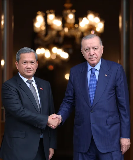 Ərdoğan Kambocanın Baş naziri ilə müzakirə aparıb