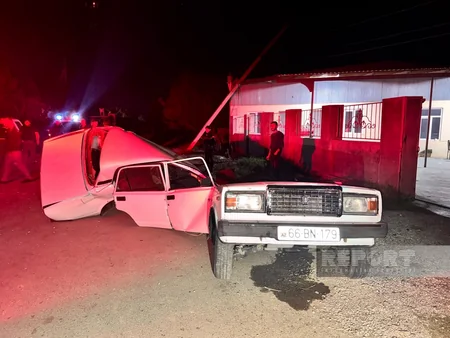 Samuxda yol qəzası zamanı avtomobil iki hissəyə bölünüb, xəsarət alan var