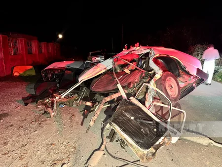 Samuxda yol qəzası zamanı avtomobil iki hissəyə bölünüb, xəsarət alan var