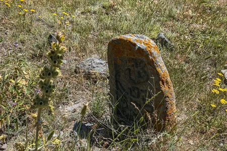 Qərbi Azərbaycanın yaddaş yerləri: 1918-ci ilin yayında Ağudi kəndində 75-i uşaq olmaqla, 325 nəfər öldürülüb