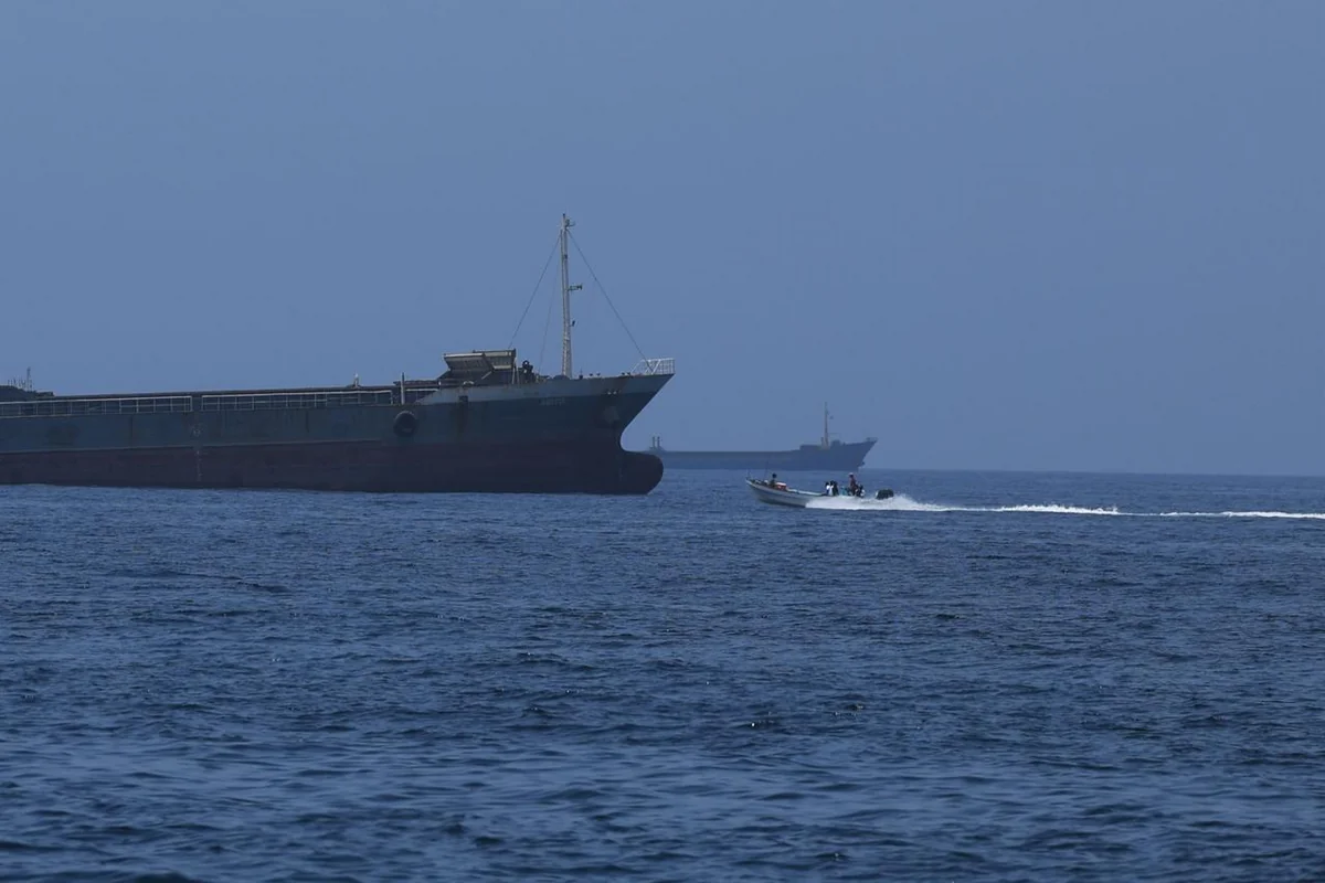 Səudiyyə Ərəbistanı sahillərində naməlum mərmi ilə tanker vurulub