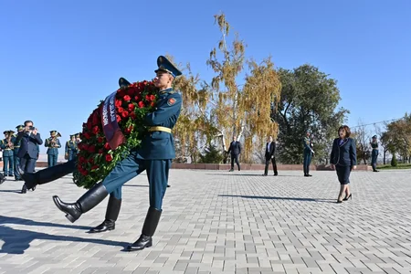 Azerbaijani parliamentary delegation visits Ata-Beyit memorial in Bishkek