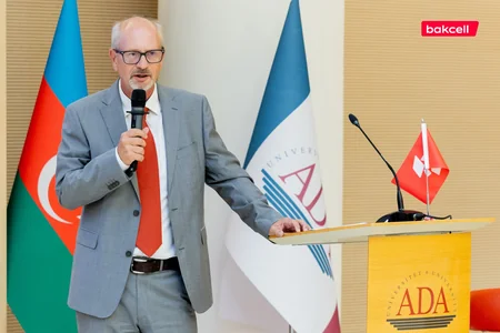 Bakcellin baş icraçı direktoru ADA Universitetinin tələbələri ilə görüşüb