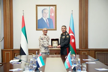 Azərbaycan və BƏƏ arasında hərbi əməkdaşlıq müzakirə olunub