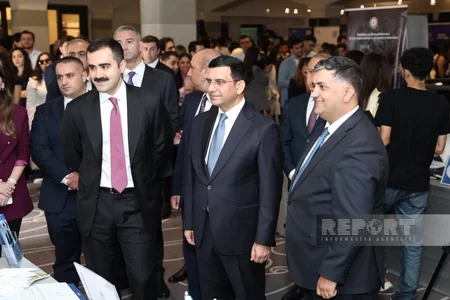 Dövlət Proqramı məzunları üçün karyera sərgisi keçirilib