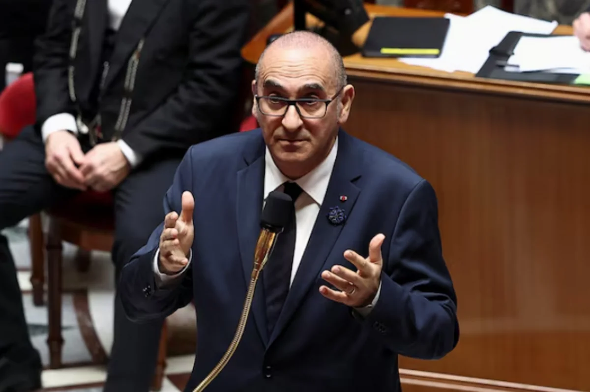 Fransanın daxili işlər naziri istefa verib, Makron onun ərizəsini rədd edib