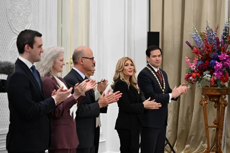 Mirziyoyev Rubio və Trampın elçisini təltif edib