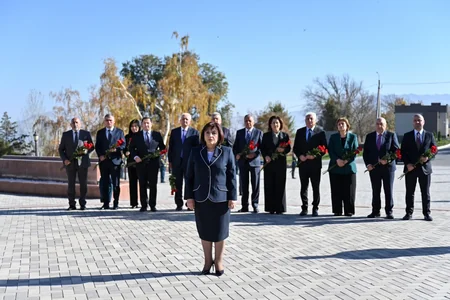 Sahibə Qafarova Bişkekdə Ata-Beyit Memorial Kompleksini və Çingiz Aytmatovun ev-muzeyini ziyarət edib
