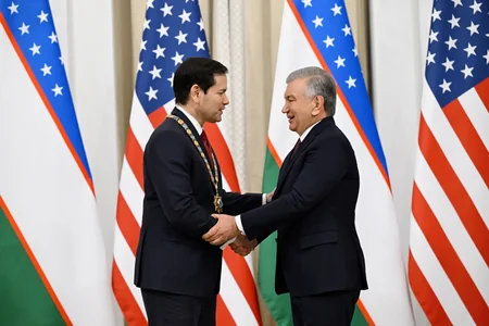 Mirziyoyev Rubio və Trampın elçisini təltif edib