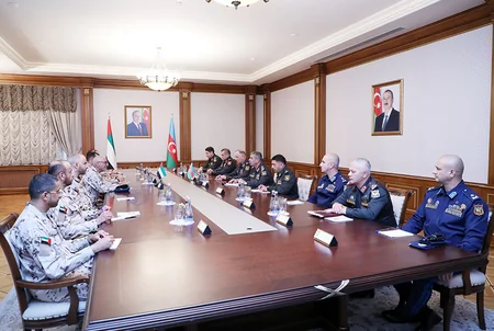 Azərbaycan və BƏƏ arasında hərbi əməkdaşlıq müzakirə olunub
