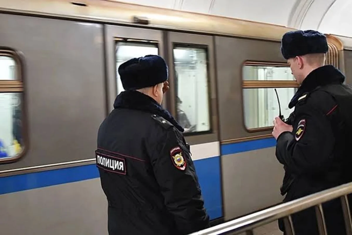 В московском метрополитене мужчина упал под поезд и погиб