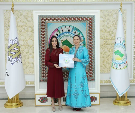 Leyla Əliyeva Arkadağ şəhərində Oğulcahan Atabayeva ilə görüşüb