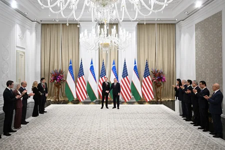 Mirziyoyev Rubio və Trampın elçisini təltif edib