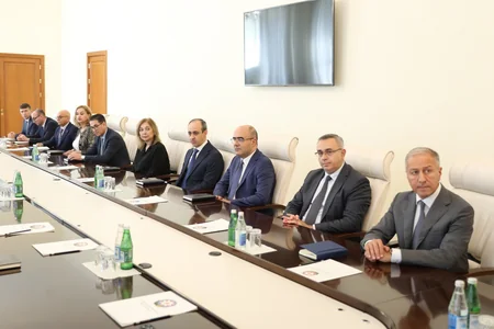 Анар Байрамов представлен сотрудникам Минздрава