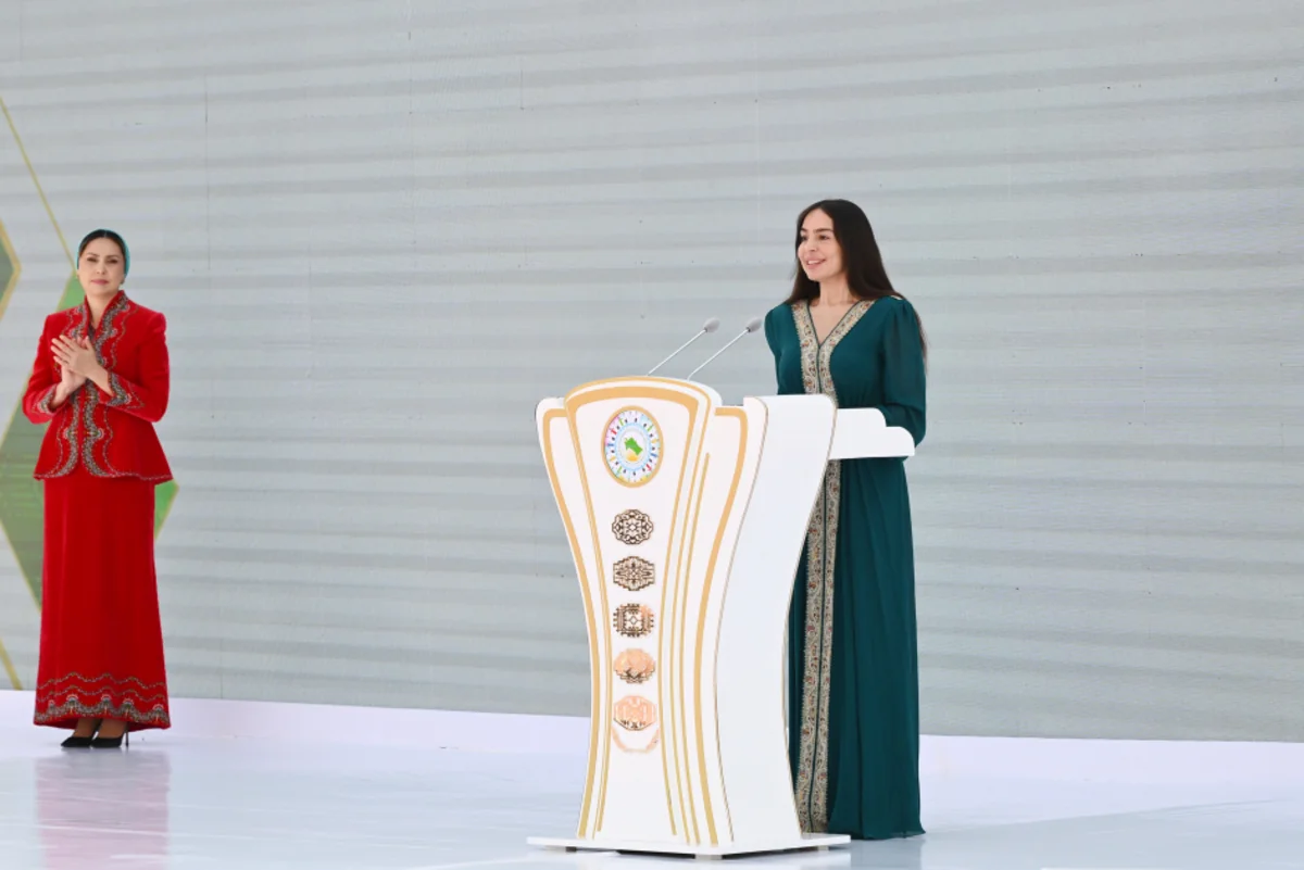 Aşqabadda MAMA Ana təbiət beynəlxalq incəsənət sərgisi açılıb