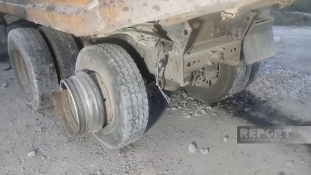 Kürdəmirdə Mercedes KamAZa çırpılıb, yaralılar var