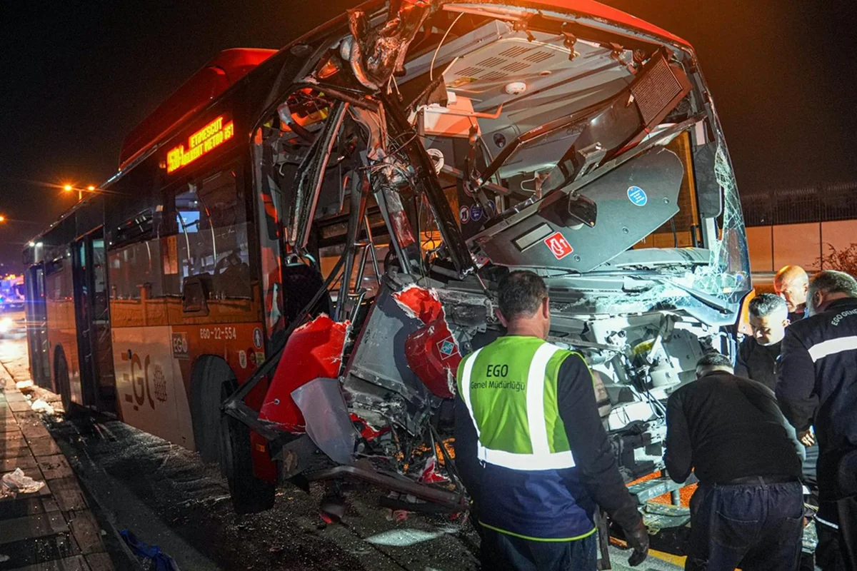 Türkiyədə avtobus qəzasında 24 nəfər xəsarət alıb
