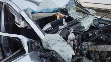 Kürdəmirdə Mercedes KamAZa çırpılıb, yaralılar var
