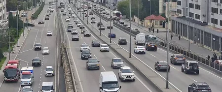 Bakının bir sıra yollarında nəqliyyatın sıxlığı müşahidə olunur