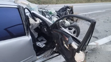 Kürdəmirdə Mercedes KamAZa çırpılıb, yaralılar var