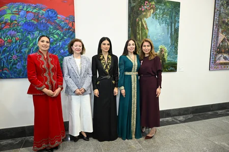 Aşqabadda MAMA Ana təbiət beynəlxalq incəsənət sərgisi açılıb