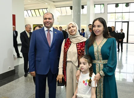 Aşqabadda MAMA Ana təbiət beynəlxalq incəsənət sərgisi açılıb