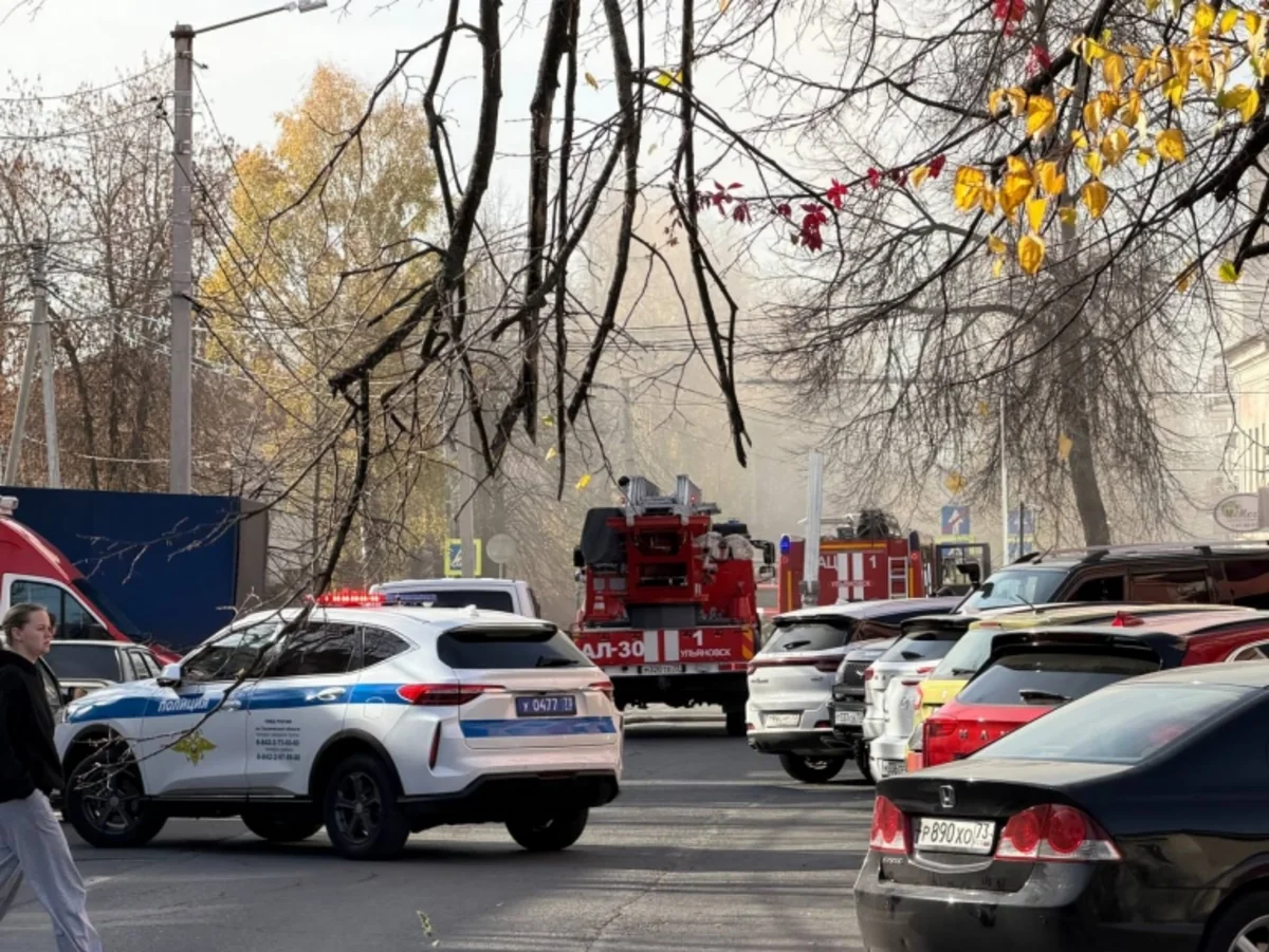 МЧС РФ: В Ульяновске 13 человек эвакуировались из горящей гостиницы Барселона
