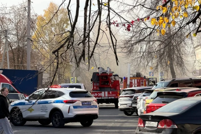 МЧС РФ: В Ульяновске 13 человек эвакуировались из горящей гостиницы Барселона