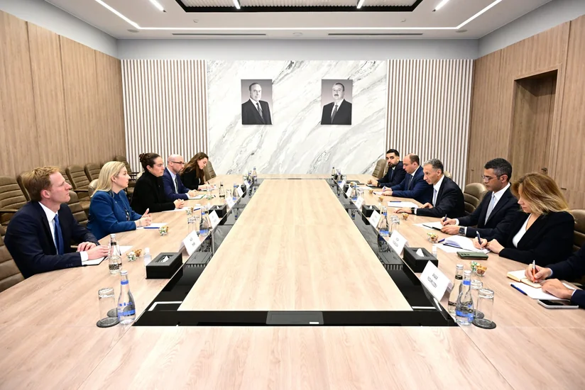 Azərbaycan DFC ilə süni intellekt məlumat mərkəzlərinin yaradılmasını müzakirə edib