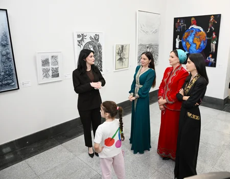 Aşqabadda MAMA Ana təbiət beynəlxalq incəsənət sərgisi açılıb