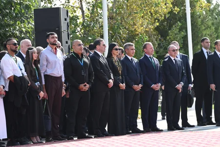 Aşqabadda MAMA Ana təbiət beynəlxalq incəsənət sərgisi açılıb