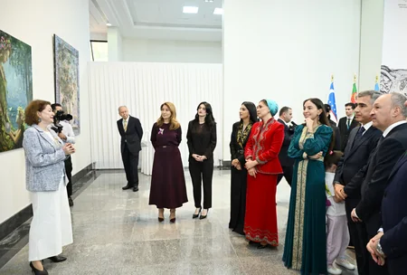 Aşqabadda MAMA Ana təbiət beynəlxalq incəsənət sərgisi açılıb