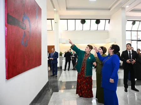 Aşqabadda MAMA Ana təbiət beynəlxalq incəsənət sərgisi açılıb