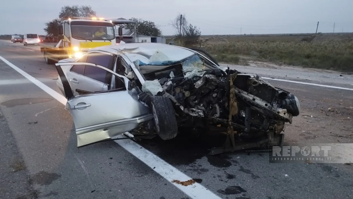 Kürdəmirdə Mercedes KamAZa çırpılıb, yaralılar var
