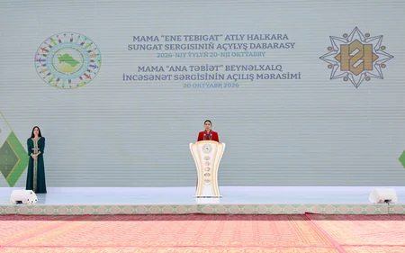 Aşqabadda MAMA Ana təbiət beynəlxalq incəsənət sərgisi açılıb