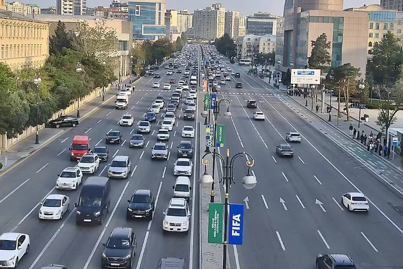 Bakının bəzi yollarında nəqliyyatın sıxlığı yaranıb