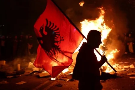 Albaniyada etirazçılar baş nazirin dialoq təklifini geri çeviriblər