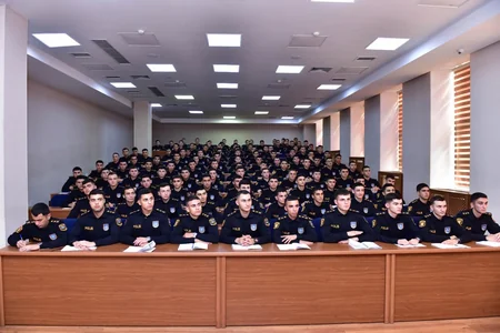 Polis Akademiyasında ixtisaslaşmış mütəxəssislərin iştirakı ilə dərslər keçirilir